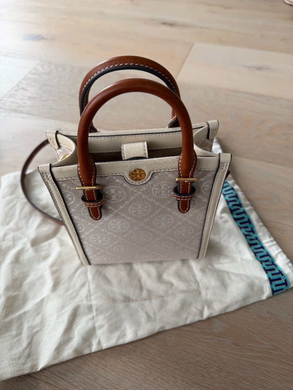 Tory Burch small purse.